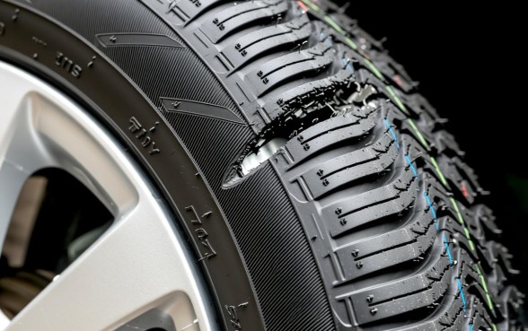 轮胎侧面口子漏气怎么整