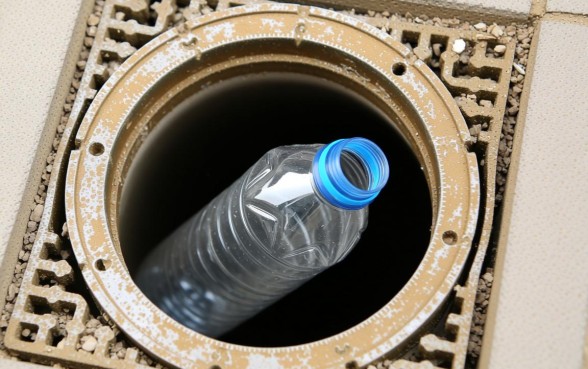 怎么用瓶子做下水道口