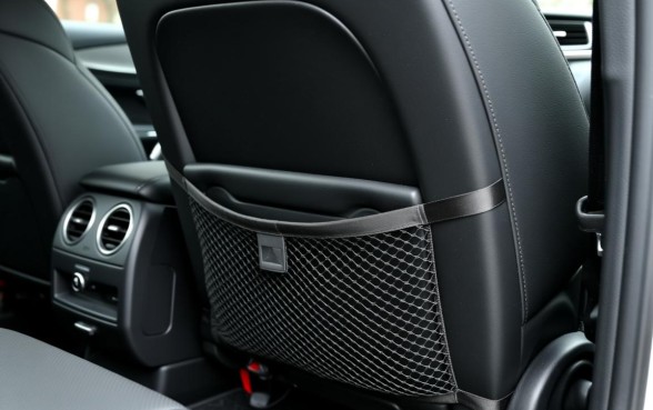 前排座椅下面的口子是干什么用的