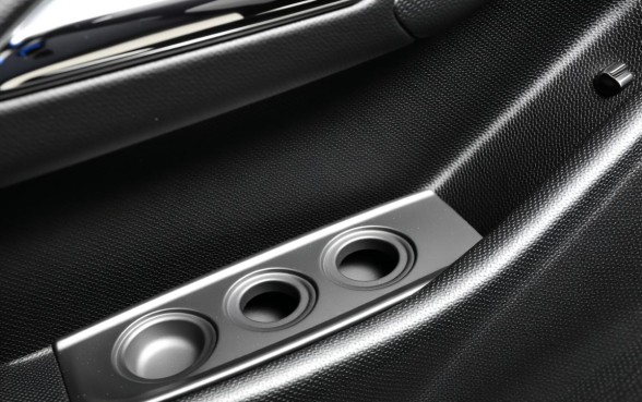 车门下边的三个小口子是什么意思,车门排水孔有什么作用? 车门下边的三个小口子是什么意思