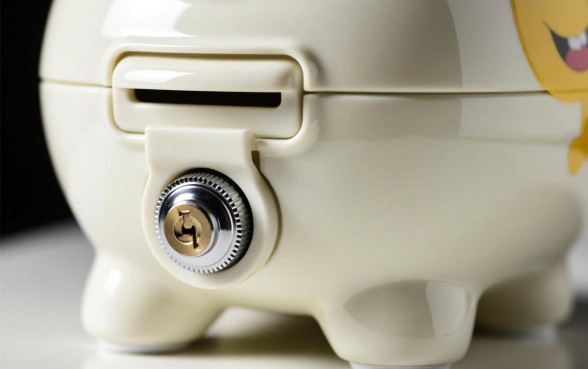 塑料存钱罐怎么打开,下面口子怎么无损取出 下面口子怎么无损取出